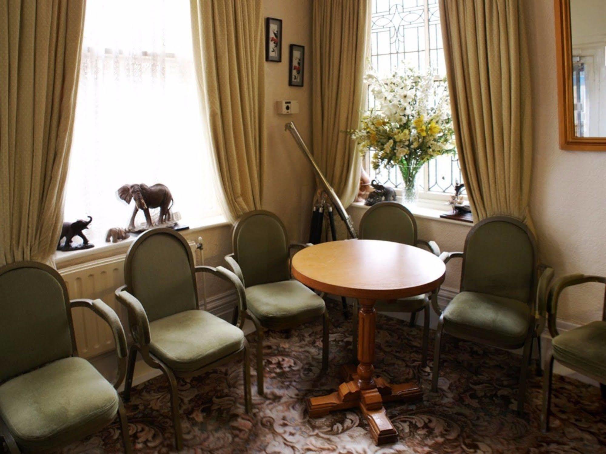 The Highfield Private Hotel Blackpool Zewnętrze zdjęcie