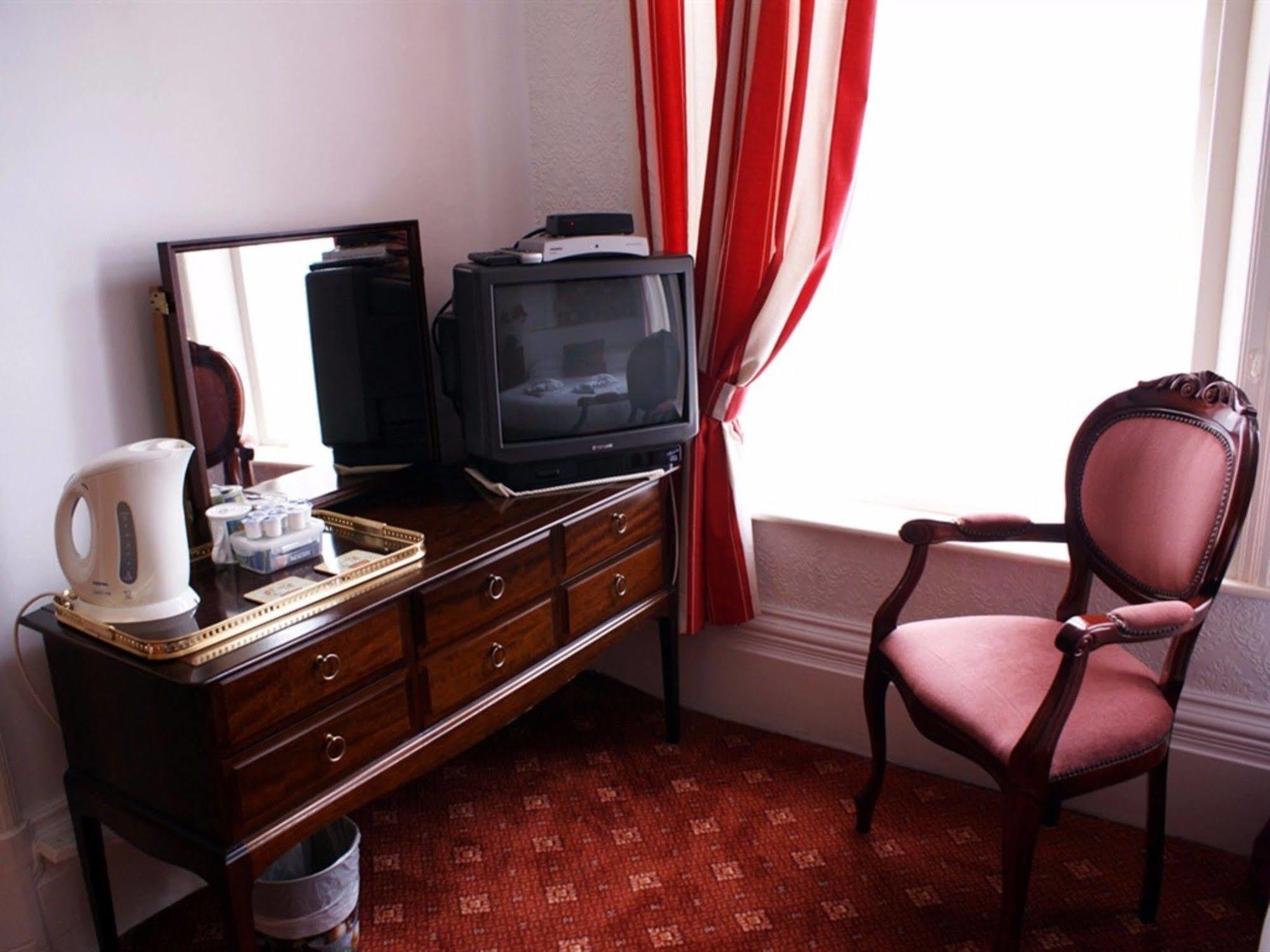 The Highfield Private Hotel Blackpool Zewnętrze zdjęcie